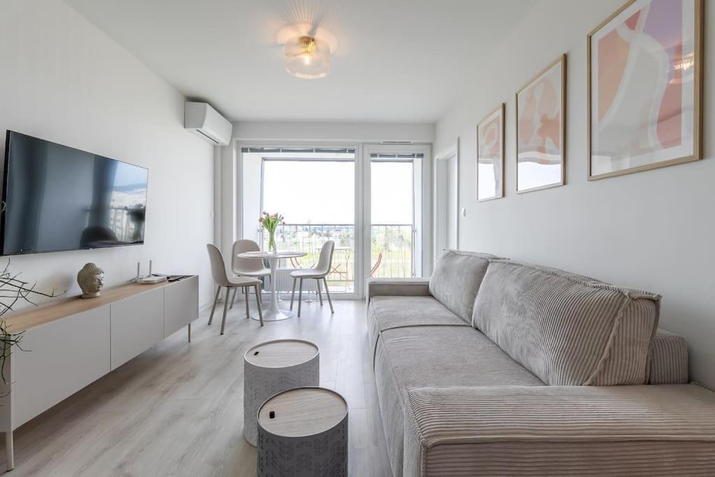 Cozy Apartment Near City Centrum And Bratislava Airport Exterior foto